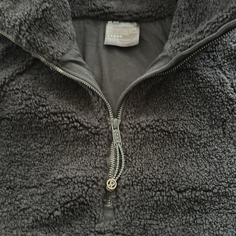 Lululemon Black Sherpa Cropped Scuba Size Medium - Picture 2 of 7